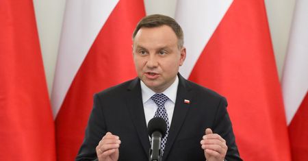 Niemieckie media znów o Polsce. Prezydent Duda wyzywa rząd na pojedynek