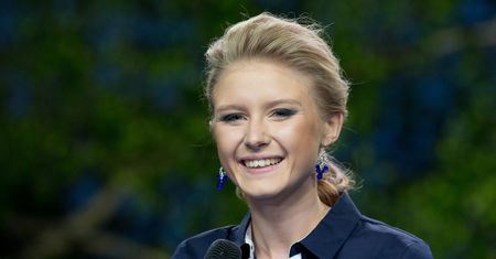 Kinga Duda olśniewa na balu półmetkowym. Czerwień to jej kolor!