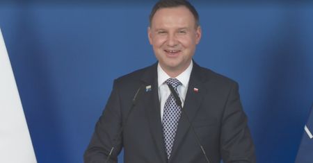 "Tragedia, masakra i dramat". Bezlitosna reakcja na kolejną wpadkę Dudy na szczycie NATO