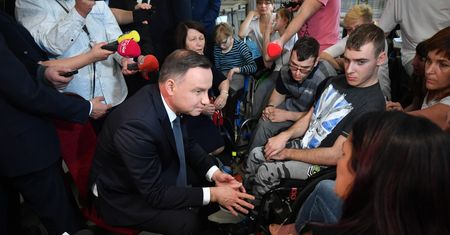 NA ŻYWO Gorąco w Sejmie. Morawiecki odpowiada na ruch Dudy