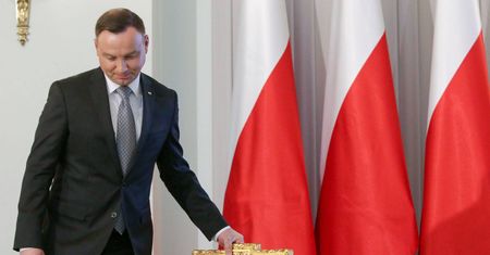 Prezydent umywa ręce w sprawie IPN? Tak naprawdę robi to, czego chciało PiS