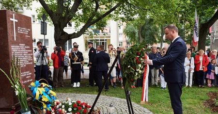 Nieznani sprawcy zniszczyli pomnik wołyński w Gdańsku