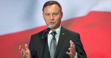 Sondaż prezydencki: Duda może spać spokojnie, dobry wynik Biedronia