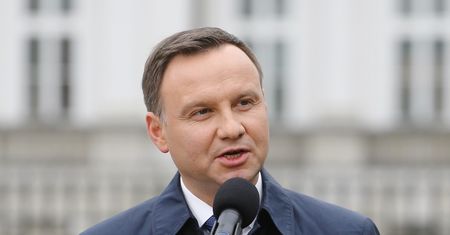 Tłumy na akcji "Różaniec do granic". Gdzie był Andrzej Duda?