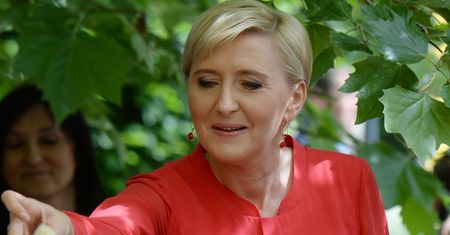 Agata Duda w czerwonej sukience świętuje Dzień Dziecka