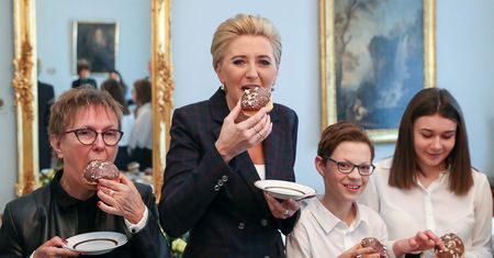 Agata Duda z pączkiem. "Słodkie" zdjęcie z Pałacu