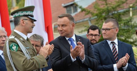 Donald Tusk "wystawia piłkę" Andrzejowi Dudzie. PiS już wykorzystuje słowa byłego premiera