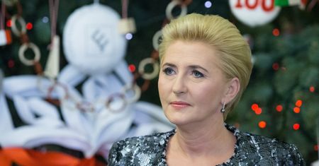 Agata Duda w świątecznej stylizacji. Takie kolczyki to strzał w dziesiątkę