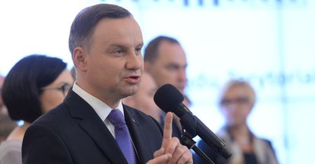 W referendum prezydenckim padnie pytanie o euro? Karczewski: być może