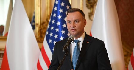 Emmanuel Macron krytykuje Polskę. Andrzej Duda: nieuczciwe, wręcz bezczelne