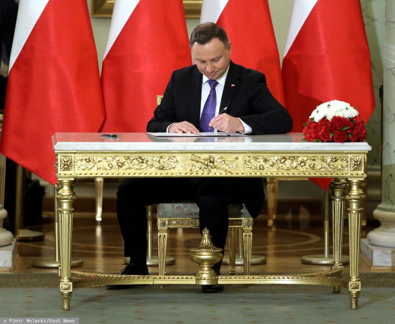 Prezydent Andrzej Duda podpisał ustawę przedłużającą zawieszenie poboru podatku handlowego