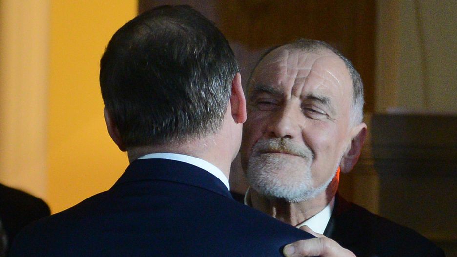 Jan Duda zarabia znacznie lepiej aniżeli jego syn, prezydent Polski