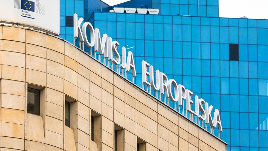 Komisja Europejska reaguje na podpisaną przez Andrzeja Dudę ustawę o reformie sądów.