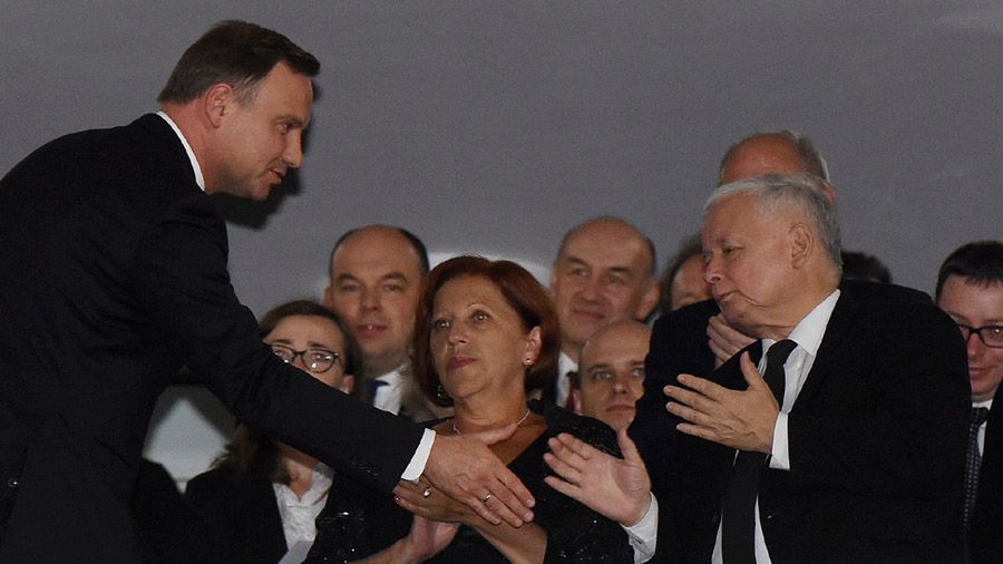 Prezydent Andrzej Duda i Jarosław Kaczyński na premierze "Smoleńska"