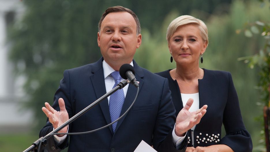 Prezydent RP Andrzej Duda (L) wraz z małżonką Agatą Kornhauser-Dudą (P) podczas Narodowego Czytania "Wesela" Stanisława Wyspiańskiego