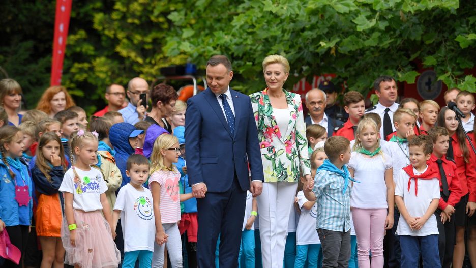 Andrzej Duda z małżonką zaśpiewali piosenkę o 112