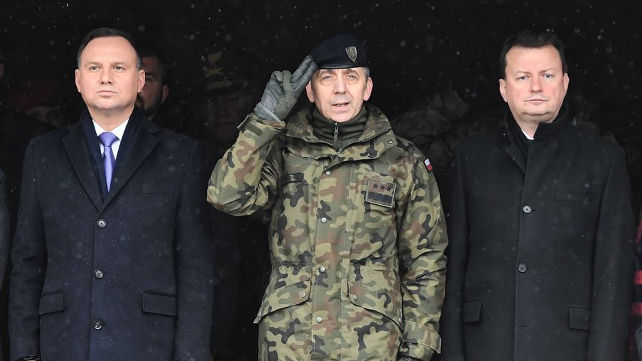 Najpierw prezydent i szef MON polecieli do Szczecina, później do Pragi