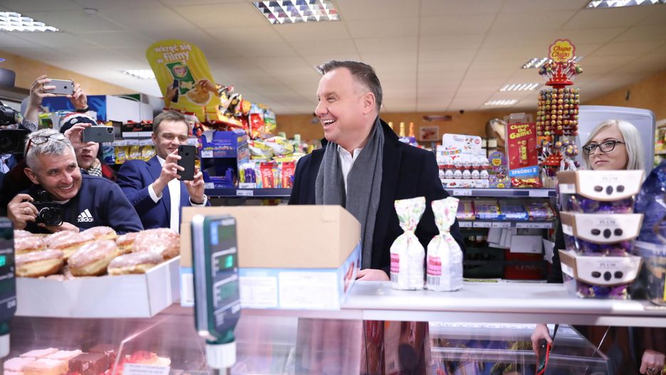 Andrzej Duda przed wizytą w Turku zrobił drobne zakupy w małym sklepie