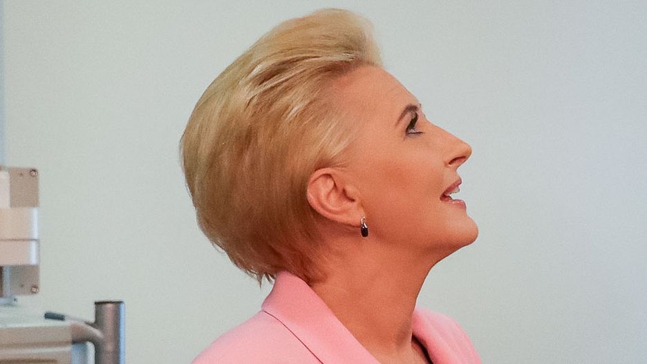 Agata Duda w różowej marynarce z Zary 