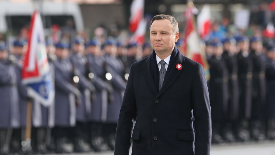 Prezydent Andrzej Duda podczas uroczystej odprawy wart przed Grobem Nieznanego Żołnierza w Warszawie