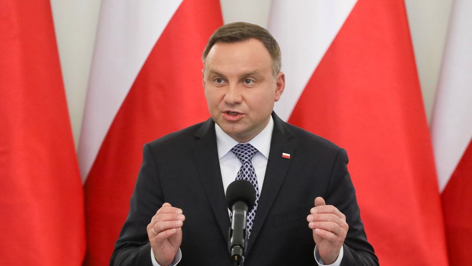 Prezydent Andrzej Duda w poniedziałek przedstawił swoje projekty ustaw o SN i KRS