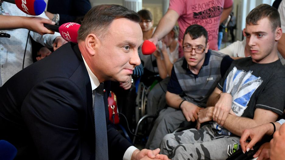 Andrzej Duda spotkał się w protestującymi w Sejmie