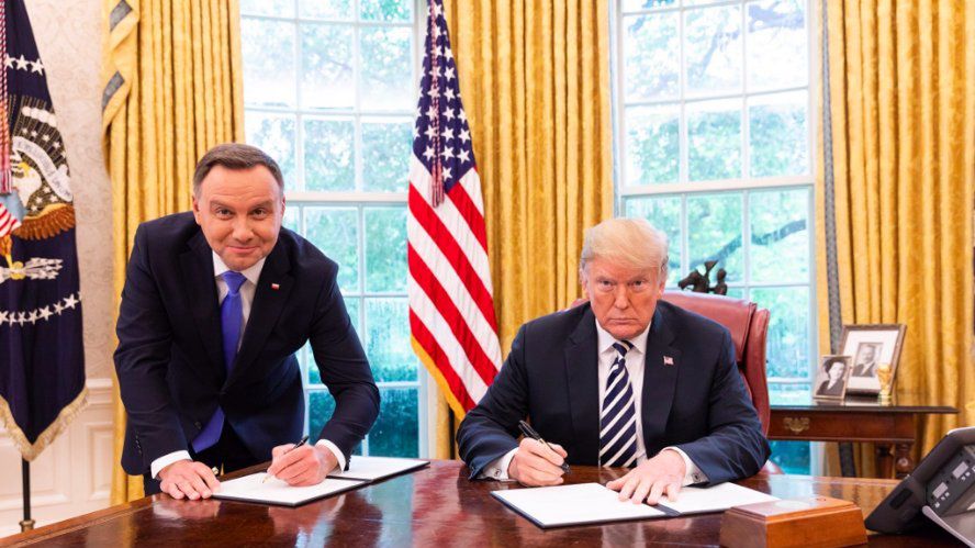 Roman Giertych ma rady dla Andrzeja Dudy, jak wytłumaczyć zdjęcie z Donaldem Trumpem