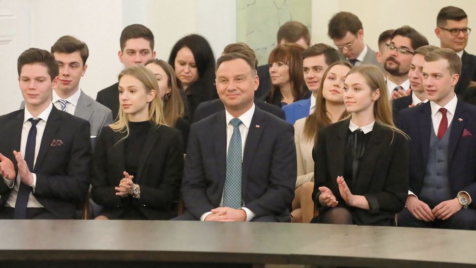 Prezydent Duda za okrągłym stołem podczas debaty oksfordzkiej