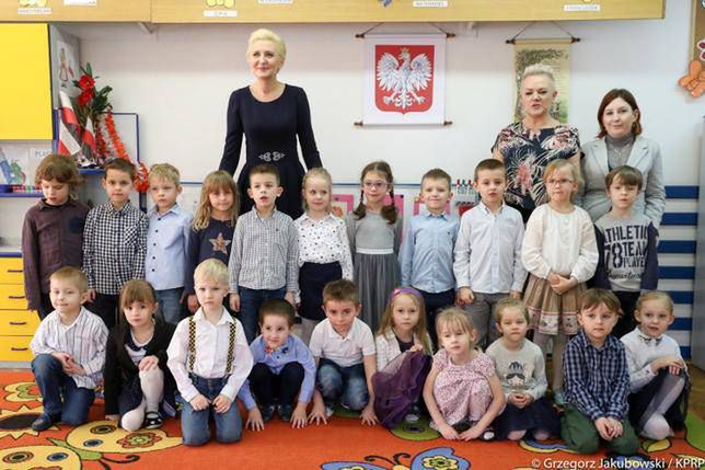 Agata Duda odwiedziła swoje dawne przedszkole i pokazała słodkie zdjęcie z dzieciństwa