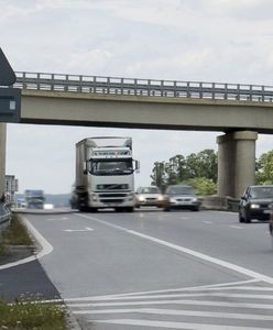 Rzucali w auta z wiaduktu nad S7. Tłumaczenie zaskakuje