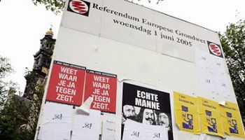 Holendrzy głosują w referendum ws. unijnej konstytucji
