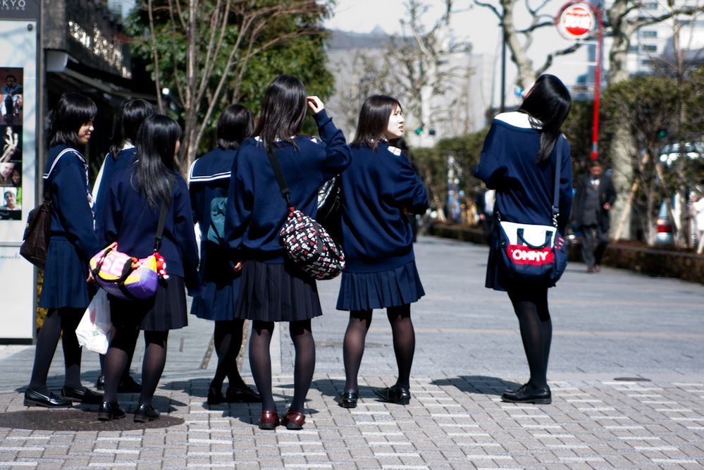 Rodzice uczniów zszokowani. Japońska szkoła każe nosić mundurki od Armaniego