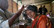 Hinduski golą głowy w imię religii. Nie wiedzą, gdzie trafiają ich włosy