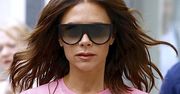 Victoria Beckham bez stanika paraduje po ulicy jak po plaży. Tak seksownie dawno nie wyglądała