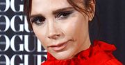 Victoria Beckham bez stanika na salonach. Gorąca czerwień tylko podniosła temperaturę