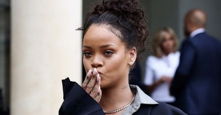 Rihanna znowu pomaga. Tym razem rozda dziewczynkom... rowery