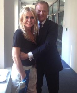 Monika Olejnik w objęciach Tuska. Tym zdjęciem znów wywołała burzę