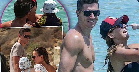 Zakochani Anna i Robert Lewandowscy przyłapani na greckich wakacjach z Klarą! Wow, co za ciało! Trenerka wygląda jak aniołek Victoria's Secret! Paparazzi zrobili im mnóstwo genialnych zdjęć z ukrycia!