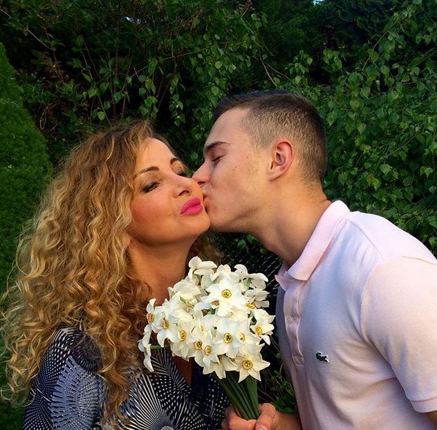 Mama Adama Zdrójkowskiego to piękna kobieta. Spójrzcie tylko na jej zdjęcia