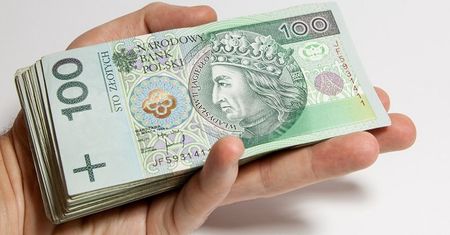 Rodzinne darowizny z podatkiem. Fiskus bierze je pod lupę