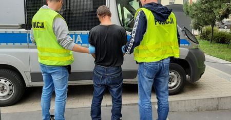 Łódź. Włamał się i ukradł 4 butelki wody. Grozi mu 15 lat