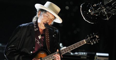 Bob Dylan nagrodę Nobla. Ale wciąż nie dostał pieniędzy!
