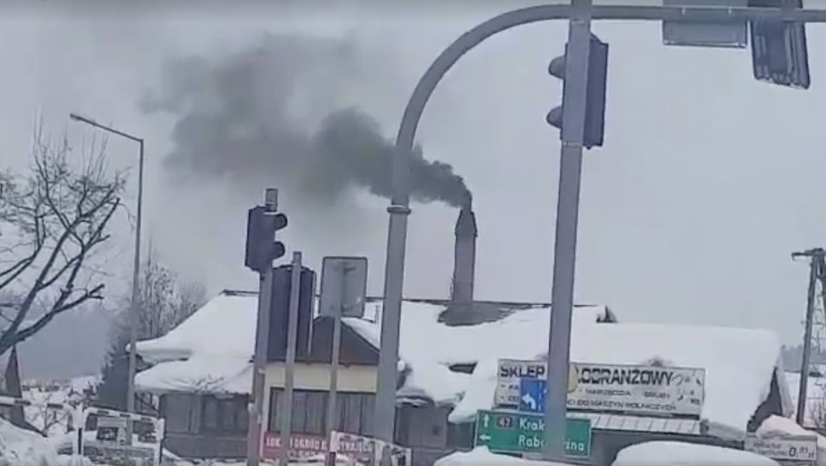 Turystka zgłosiła urzędowi czarny dym z komina piekarni. "Węgiel jest z atestem"