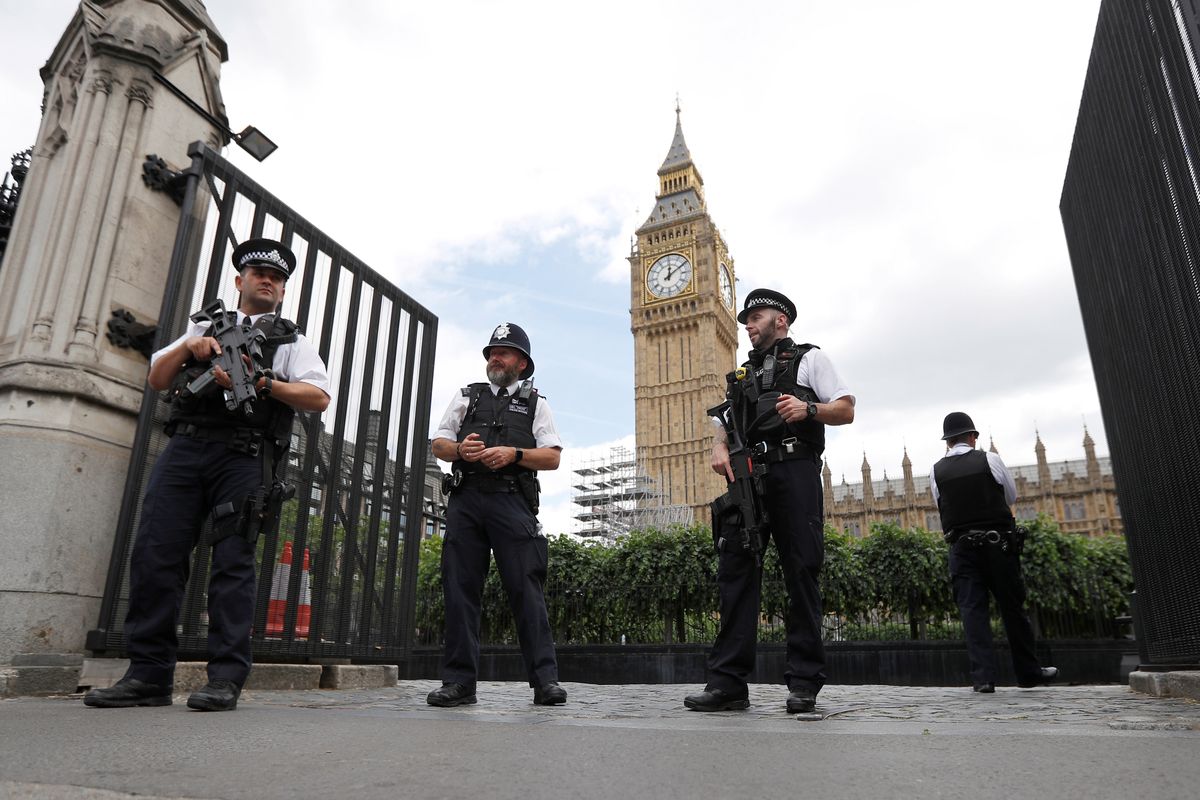 Brytyjski parlament był otwarty dla terrorystów. Wyniki "próbnego zamachu" przerażają