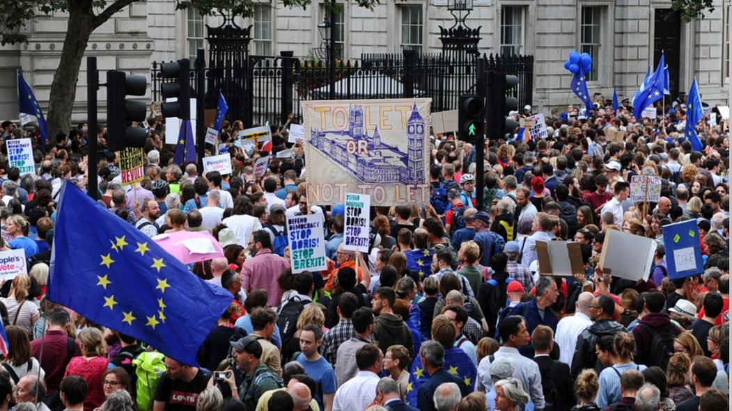 Brytyjczycy tracą cierpliwość. Żądają decyzji ws. brexitu. 