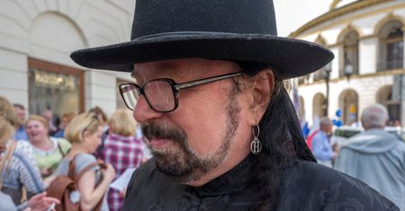 "Dobra zmiana nie zgodziła się na  mój udział" - oburza się Hołdys. Wygląda na to, że muzyk przesadził
