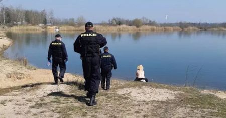Koronawirus w Czechach. Nudyści dostali pouczenie za brak maseczek