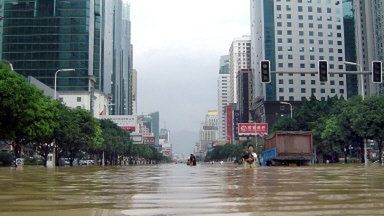 Spowodowana tajfunem powódź w mieście Fuzhou