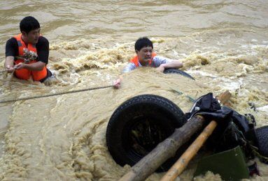 Powódź w Chinach zabiła co najmniej 80 osób