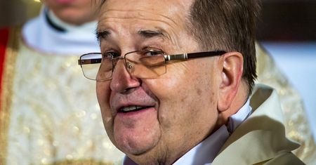 Biżuteria, komórki i gry. To można kupić u Rydzyka